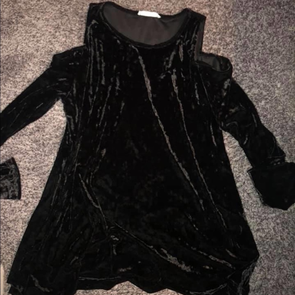 Cold shoulder flowy top